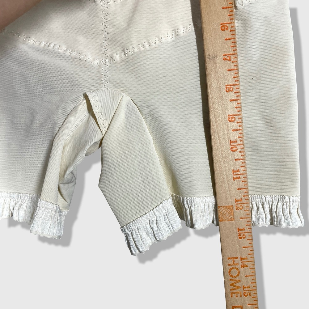 Vintage Girdle Shorts Women Medium Cream Coquette Cottagecore Retro Pinup - Picture 7 of 8